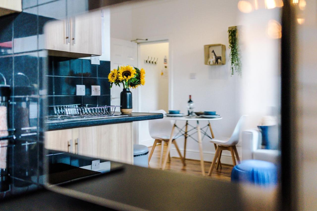 Bright 1-Bed Apartment In Chester By 53 Degrees Property, Ideal For Professionals & Couples, Great Location - Sleeps 4 Bagian luar foto