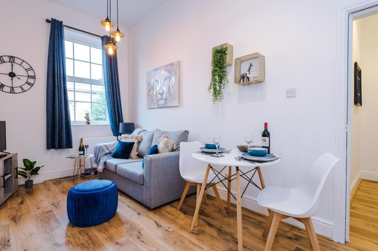 Bright 1-Bed Apartment In Chester By 53 Degrees Property, Ideal For Professionals & Couples, Great Location - Sleeps 4 Bagian luar foto