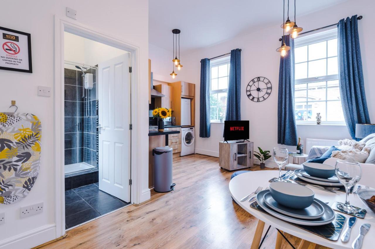 Bright 1-Bed Apartment In Chester By 53 Degrees Property, Ideal For Professionals & Couples, Great Location - Sleeps 4 Bagian luar foto