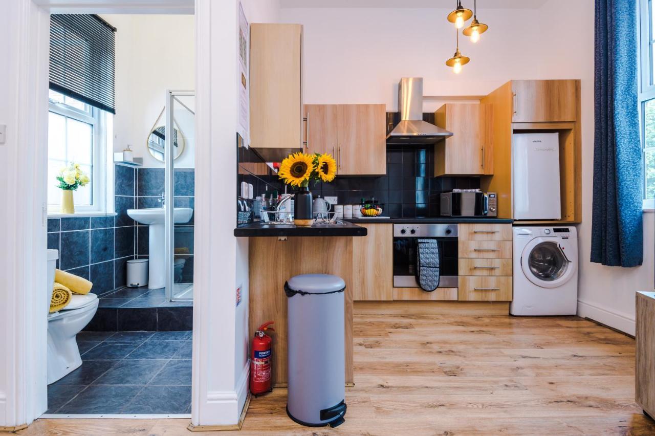 Bright 1-Bed Apartment In Chester By 53 Degrees Property, Ideal For Professionals & Couples, Great Location - Sleeps 4 Bagian luar foto