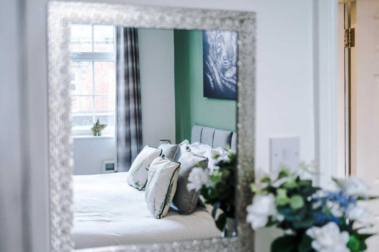 Bright 1-Bed Apartment In Chester By 53 Degrees Property, Ideal For Professionals & Couples, Great Location - Sleeps 4 Bagian luar foto